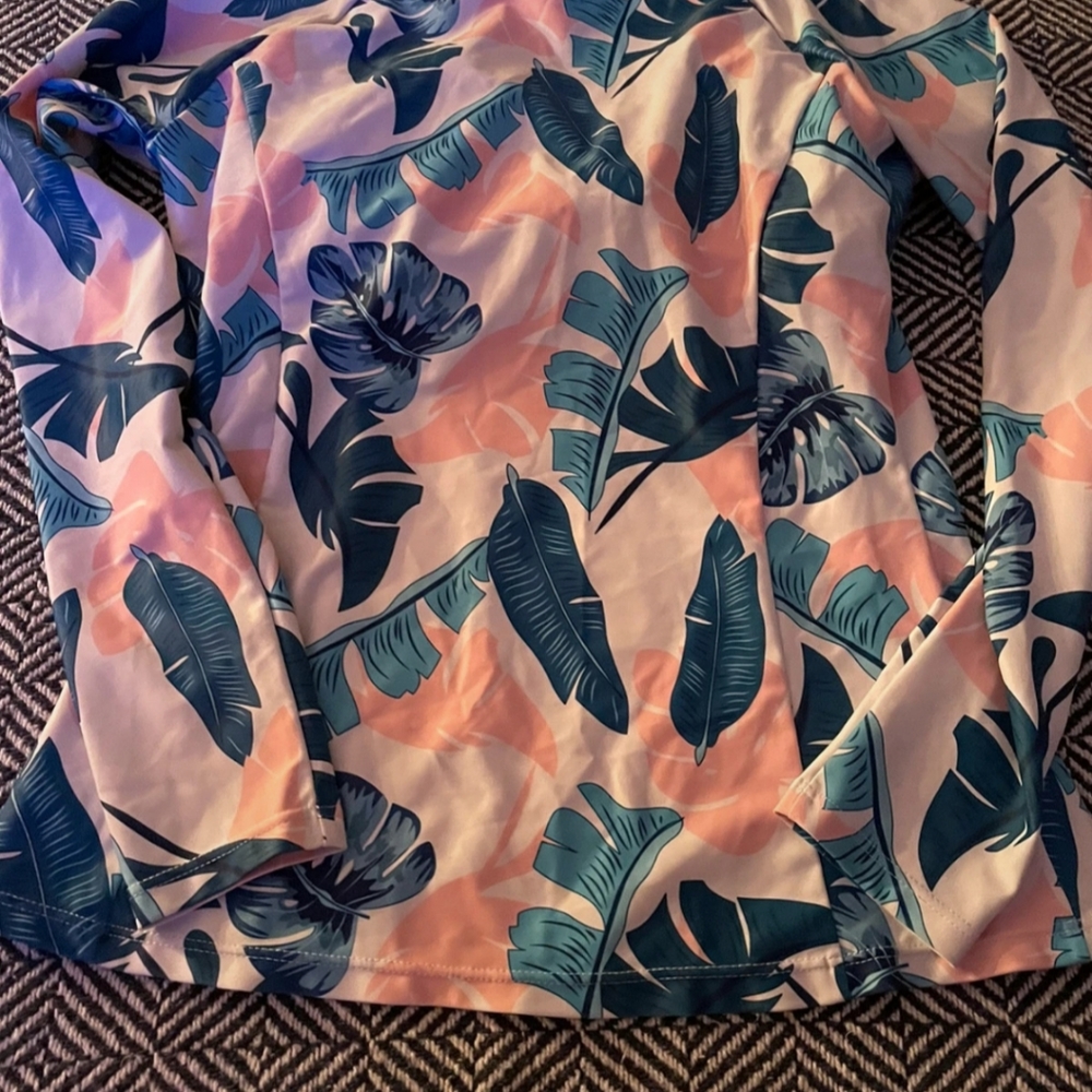 Size‎ Small Tropical Print Rash Guard - Picture 4 of 4